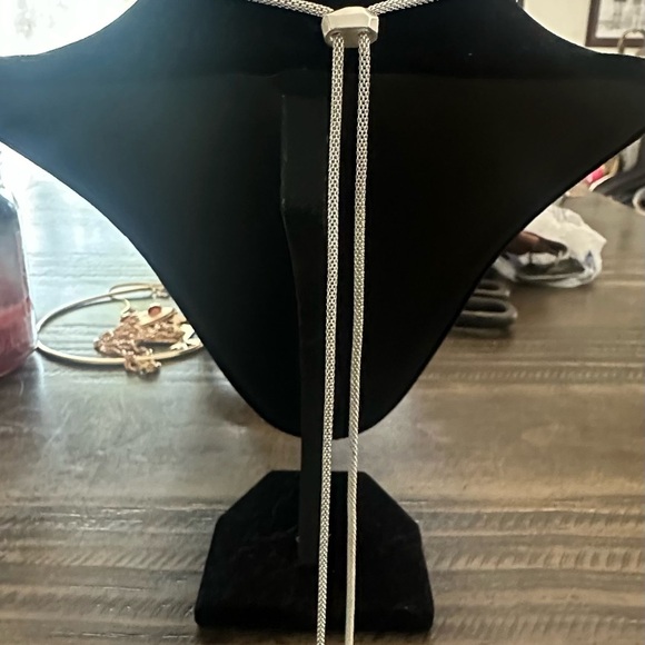 Elegant Kendra Scott Silver Necklace with Iridescent Pendant - Picture 4 of 6